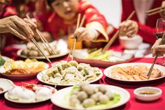 春节过年吃饺子有什么寓意？过年贴福字和春字有什